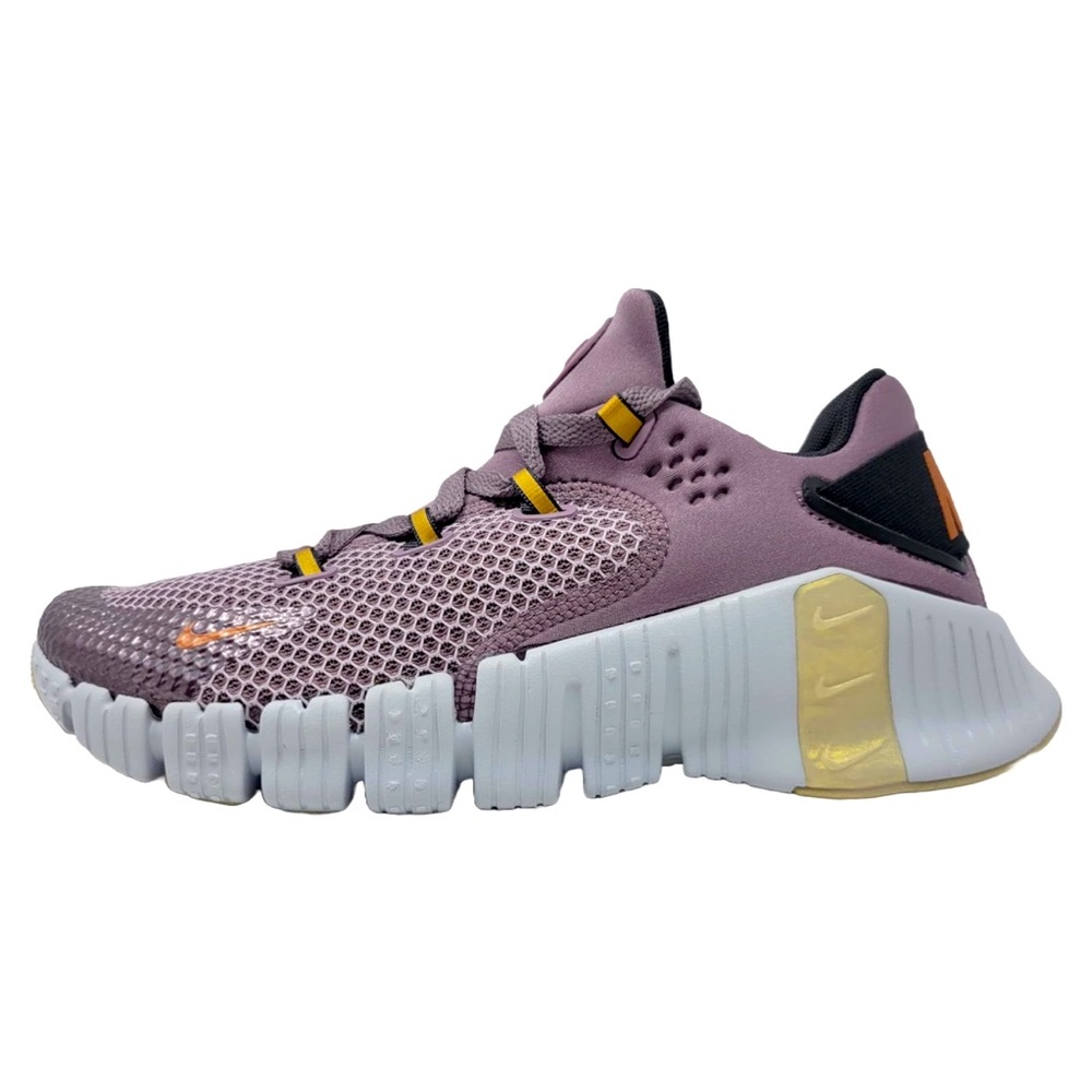 Nike Metcon 4 (Women: size 8.5)